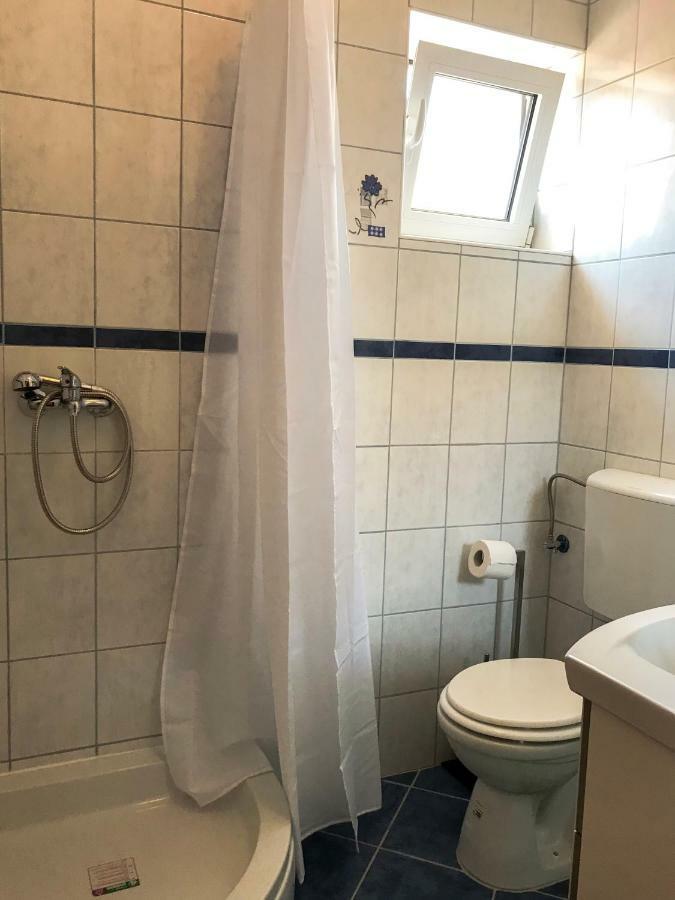 Mr. Hall Apartments Barbat na Rabu Exterior photo